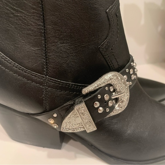 Guess Hermina Black Leather Moto Studded Western Ankle Boots Bootie 6.5 Cowboy - Picture 2 of 12